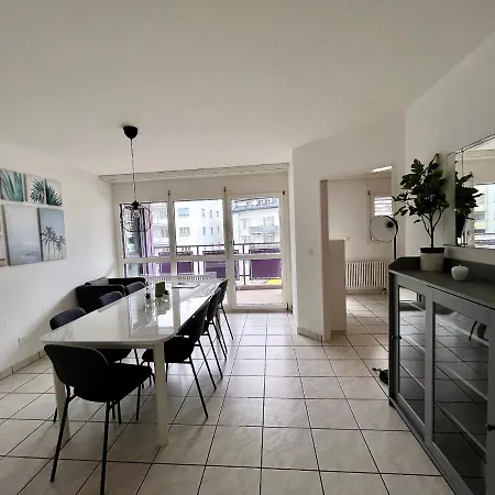 Charming Fully Furnished In The Center Of בריג