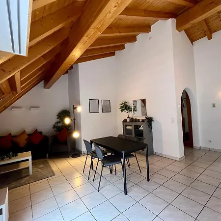 Charming Fully Furnished In The Center Of בריג