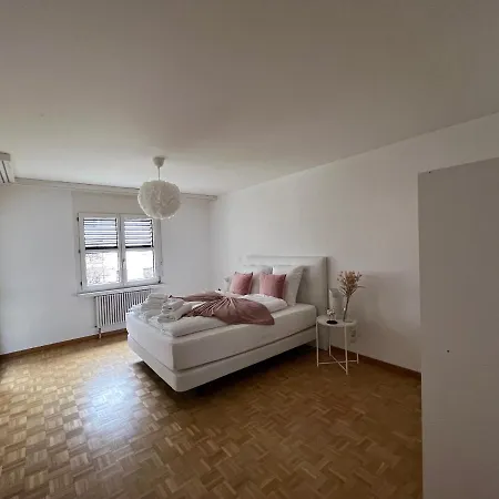 Charming Fully Furnished In The Center Of * בריג
