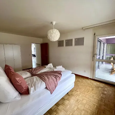 アパート Charming Fully Furnished In The Center Of ブリーク