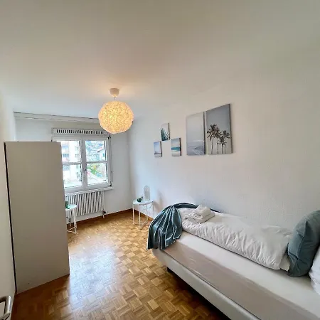 Charming Fully Furnished In The Center Of בריג