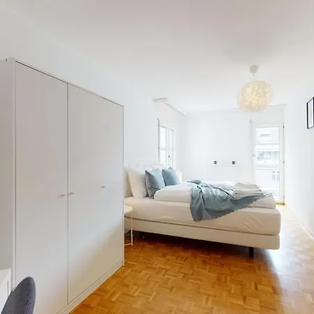 Charming Fully Furnished In The Center Of בריג