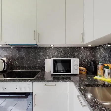 Charming Fully Furnished In The Center Of דירה *
