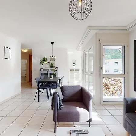 Charming Fully Furnished In The Center Of ブリーク