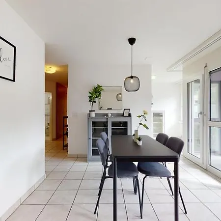 Charming Fully Furnished In The Center Of דירה *