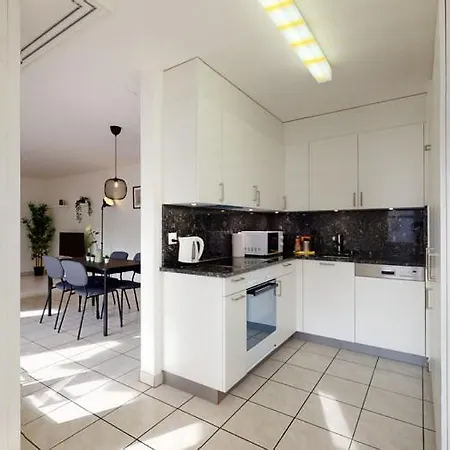 דירה Charming Fully Furnished In The Center Of *