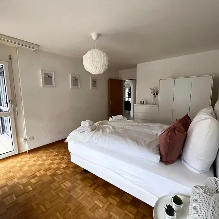 Charming Fully Furnished In The Center Of * 布里格