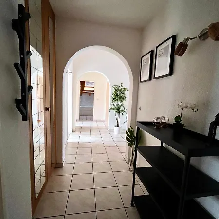 Charming Fully Furnished In The Center Of 布里格