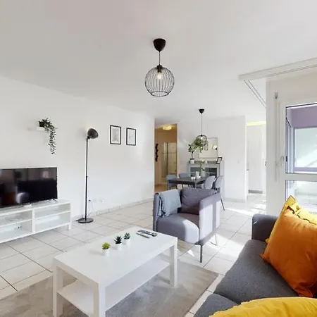 公寓 Charming Fully Furnished In The Center Of *